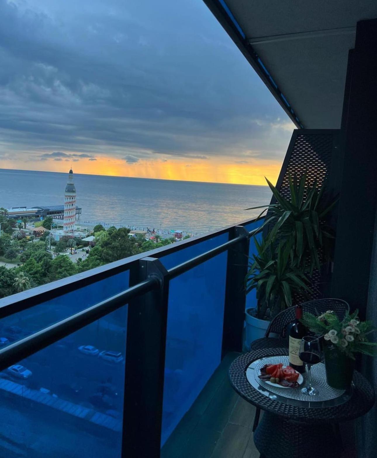 Luxury Panorama Sea View Apartment & Central Батумі Екстер'єр фото